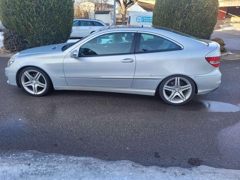 Gebraucht Mercedes CLC200 184 PS (135 kW) 2010 Iridiumsilber  metalliclack Coupé