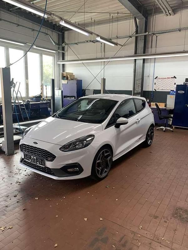 Gebraucht Ford Fiesta ST 200 PS (147 kW) 2019 Weiß Limousine