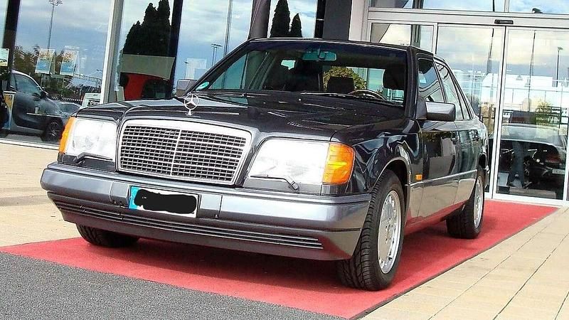 Schwarz Gebraucht 1993 Mercedes E420 Limousine | 36.900 € - Bild 1/4