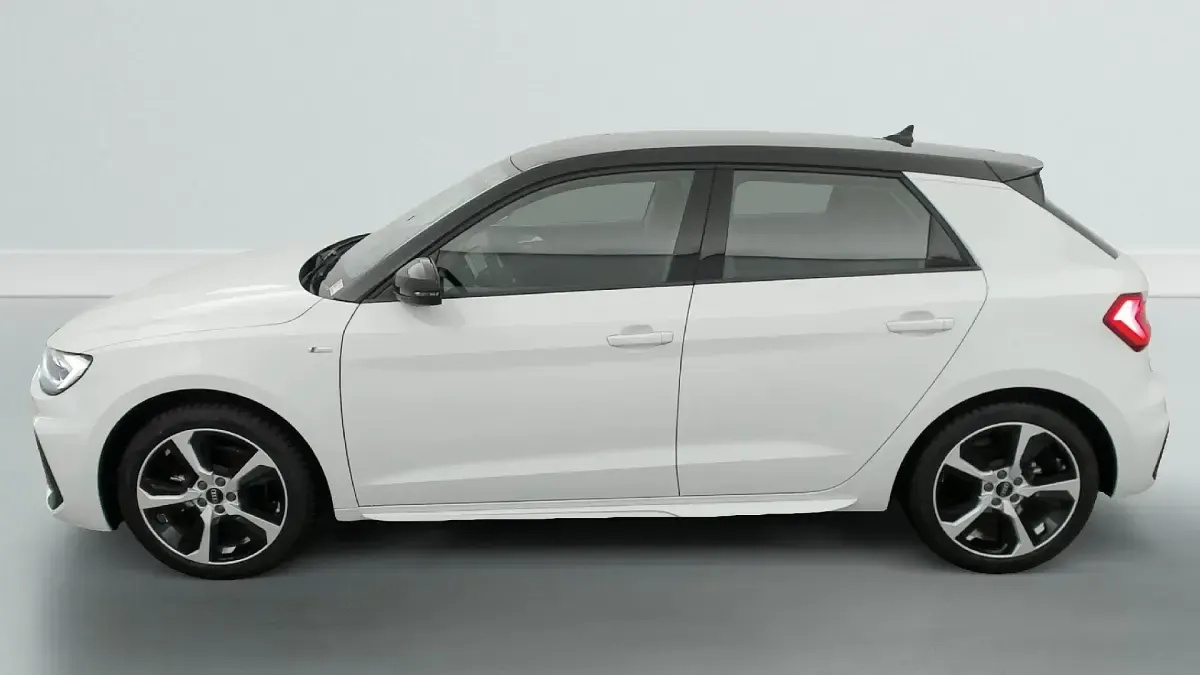 Neu Audi A1 Design 116 PS (85 kW) 2025 (blanc glacier/ toit noir) SUV