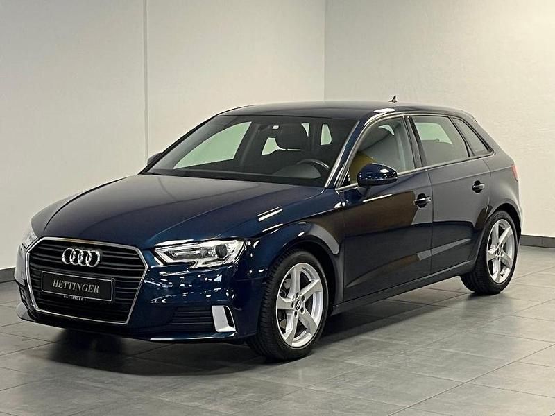 Blau Gebraucht 2019 Audi A3 Sportback Sport Limousine | 16.900 € (Fairer Preis) - Bild 1/4