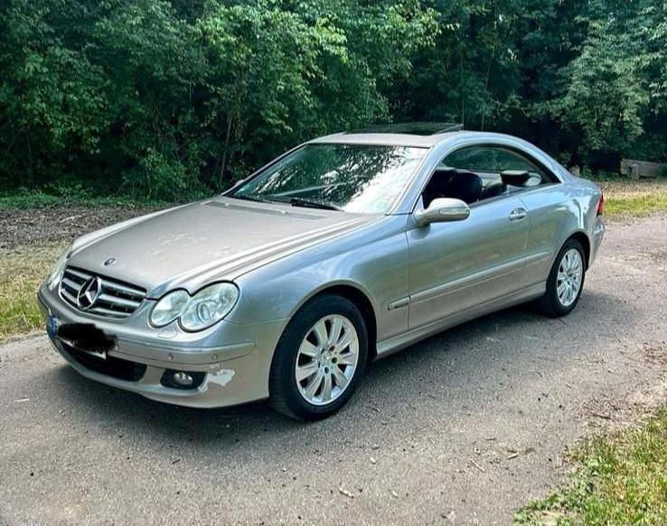 Grau Gebraucht 2005 Mercedes CLK220 Coupé | 2.990 € - Bild 1/4