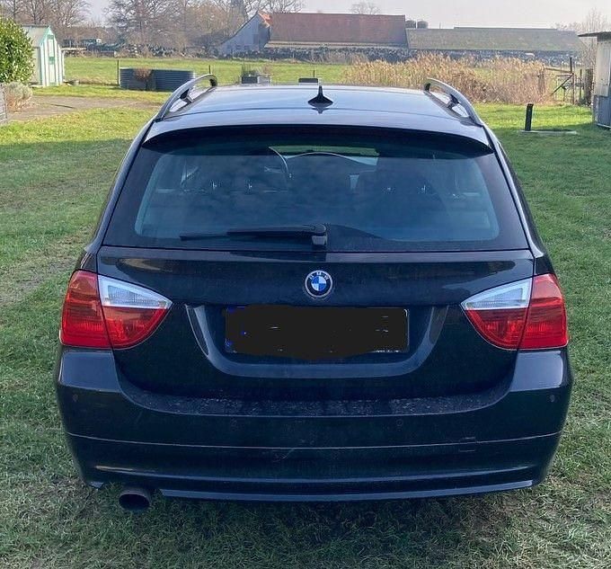 Gebraucht BMW 318 129 PS (94 kW) 2007 Schwarz Kombi