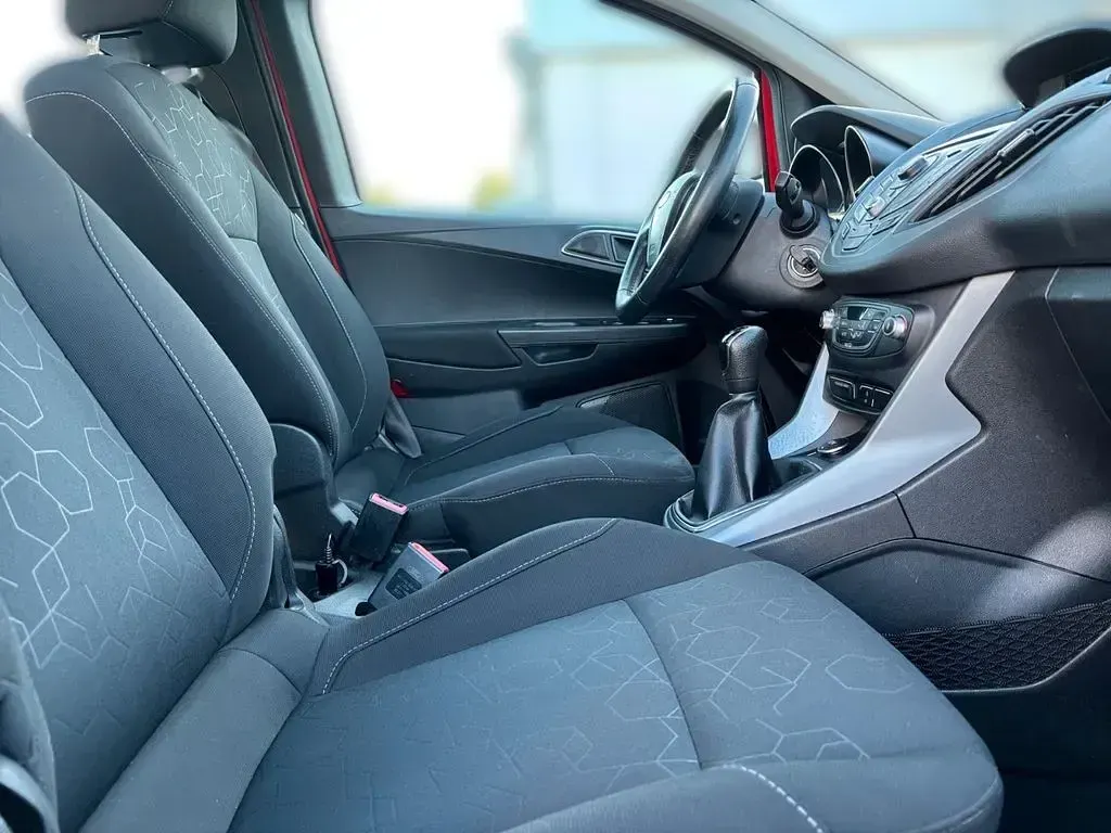 Używany Ford B-MAX 101 KM (74 kW) 2013 Czerwony Minivan
