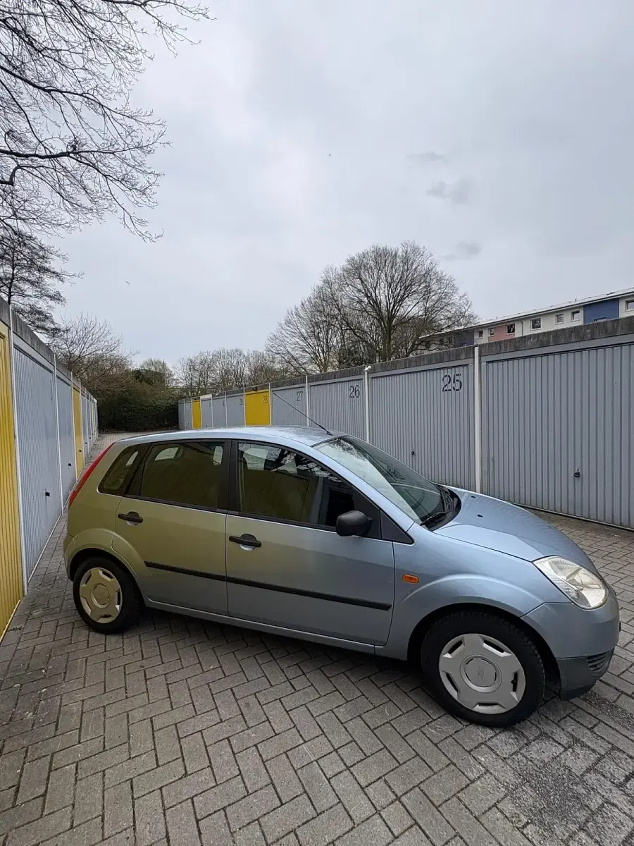 Gebraucht Ford Fiesta 80 PS (58 kW) 2005 Blau Kleinwagen