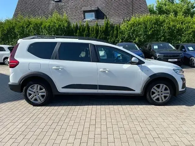 Gebraucht Dacia Jogger Comfort 110 PS (80 kW) 2022 Weiß Van / Kleinbus