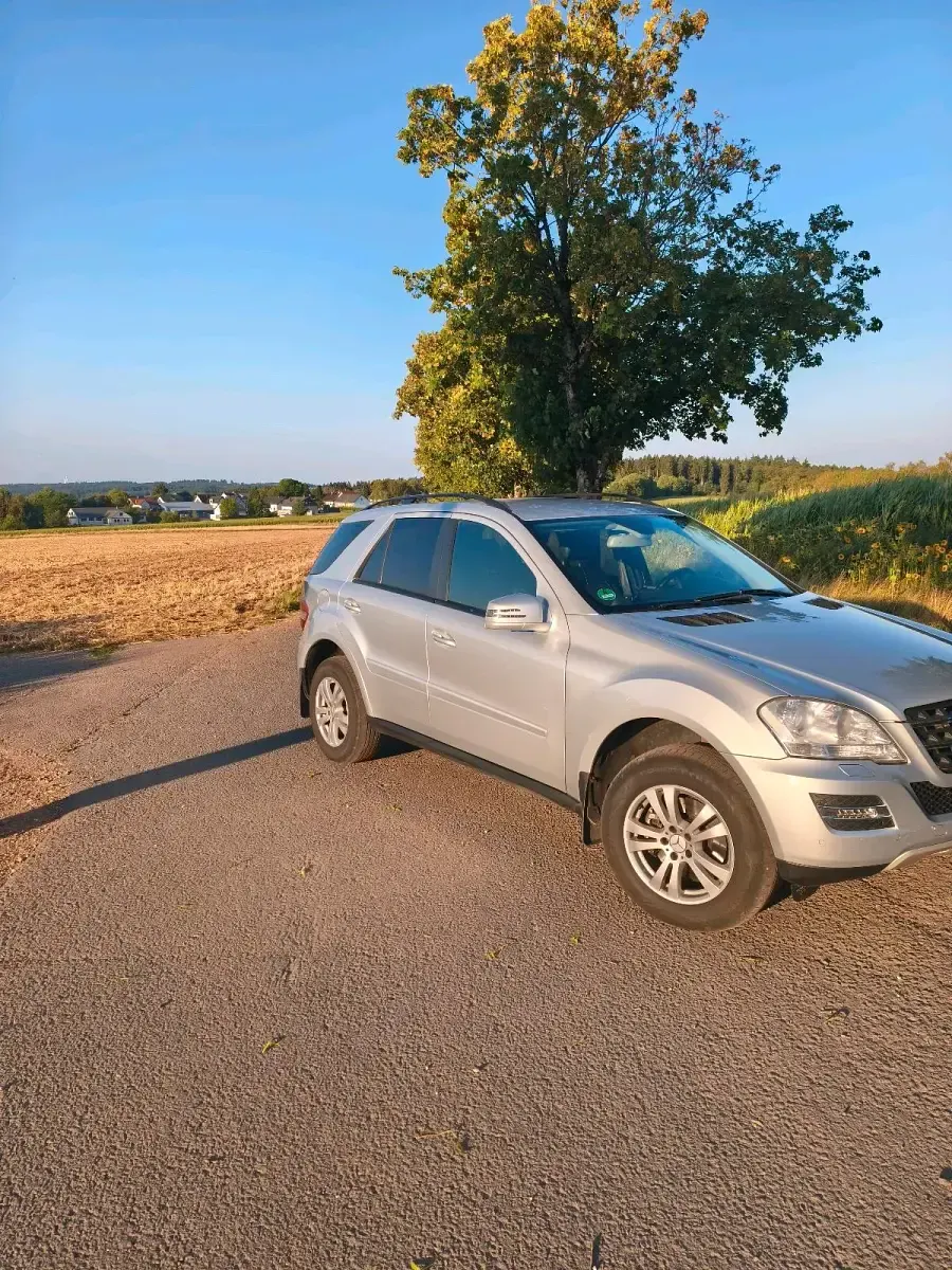 Gebraucht Mercedes ML350 258 PS (189 kW) 2011 Silber SUV