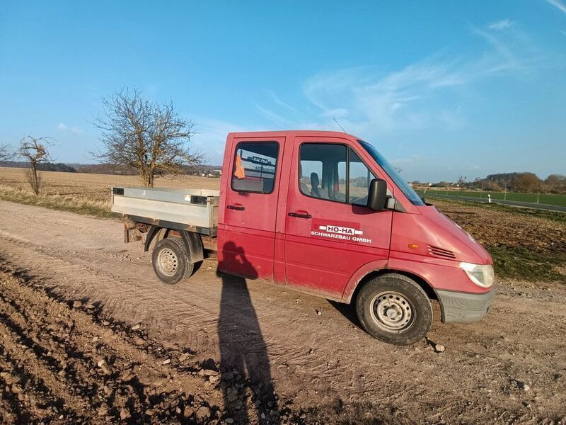 Rot Gebraucht 2000 Mercedes Sprinter Van | 2.300 € (Fairer Preis) - Bild 1/4