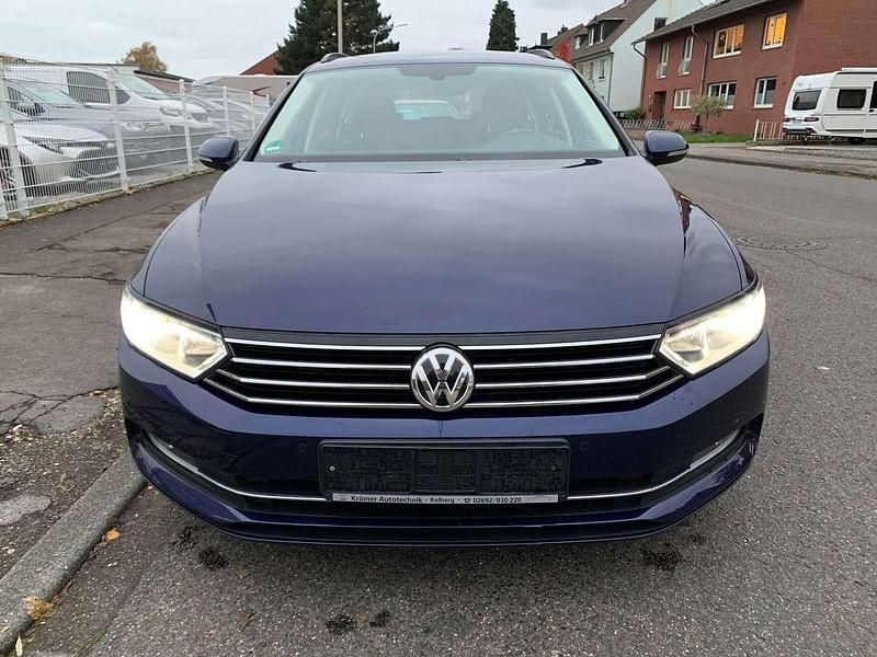 Atlantic blue metallic Gebraucht 2017 VW Passat Comfortline Kombi | 11.490 € (Superpreis) - Bild 1/4