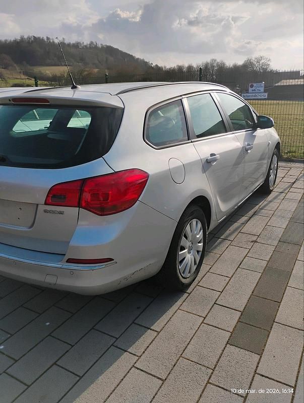 Gebraucht Opel Astra 110 PS (80 kW) 2014 Silber Kombi