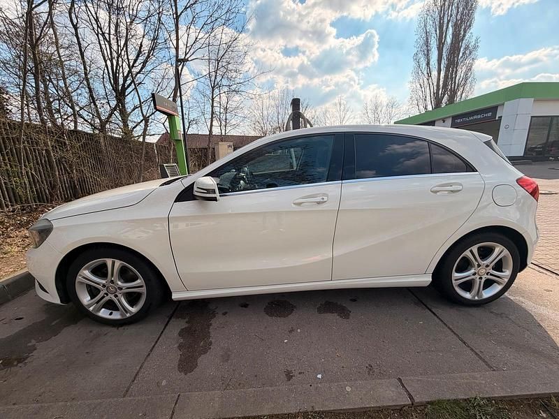 Usata Mercedes A180 122 CV (89 kW) 2014 Bianco Berlina