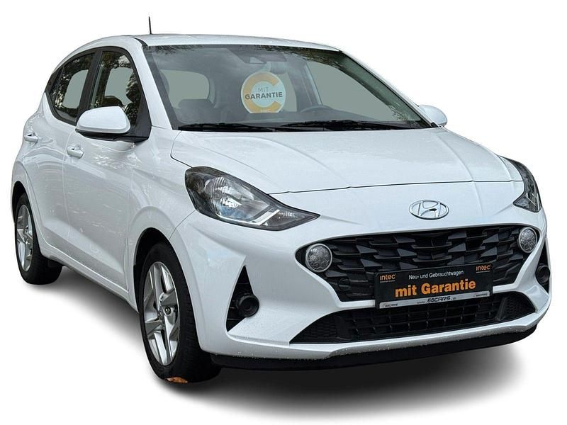 Gebraucht Hyundai i10 Trend 84 PS (61 kW) 2023 Weiß Kleinwagen