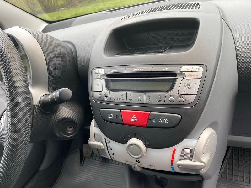 Gebraucht Toyota Aygo Cool 68 PS (50 kW) 2006 Silber Kleinwagen