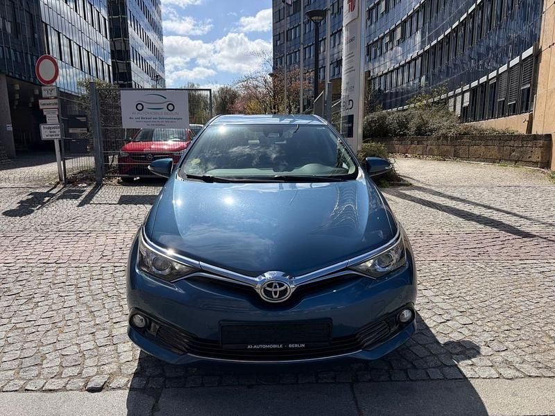 Gebraucht Toyota Auris Edition-S 111 PS (81 kW) 2017 Blau Limousine