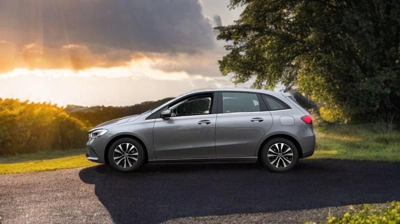 Gebraucht Mercedes B180 116 PS (85 kW) 2020 Mountaingrau Van / Kleinbus