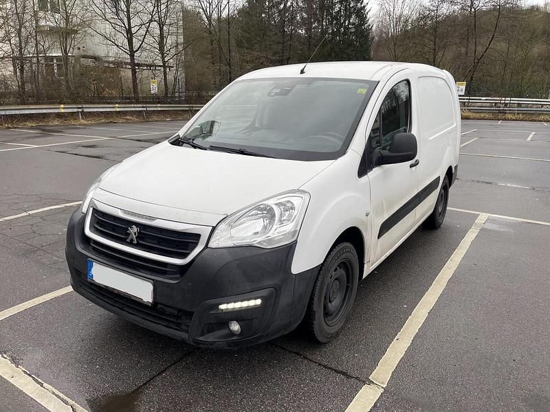 Weiß Gebraucht 2017 Peugeot Partner Van / Kleinbus | 5.450 € (Superpreis) - Bild 1/4