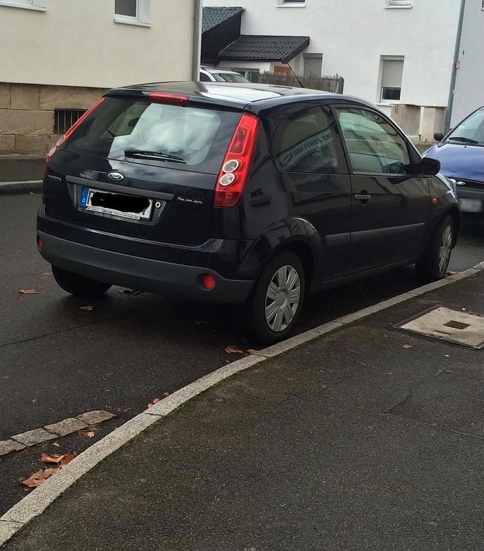 Gebraucht Ford Fiesta 69 PS (50 kW) 2006 Blau Kleinwagen