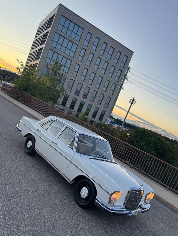 Weiß Gebraucht 1967 Mercedes W108 Limousine | 15.900 € - Bild 1/4