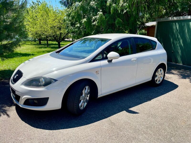 Weiß Gebraucht 2010 Seat Leon Reference Limousine | 3.480 € (Fairer Preis) - Bild 1/4