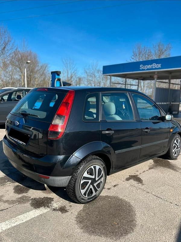 Gebraucht Ford Fiesta 80 PS (58 kW) 2002 Schwarz Kleinwagen