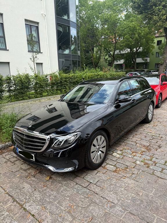 Schwarz Gebraucht 2019 Mercedes E220 Kombi | 18.999 € (Guter Preis) - Bild 1/4