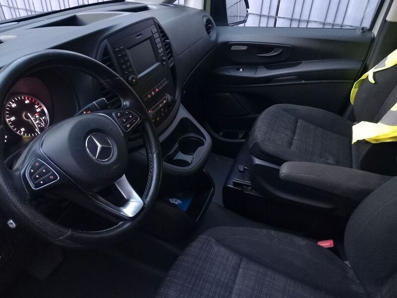 Silber Gebraucht 2016 Mercedes Vito Van / Kleinbus | 19.400 € (Fairer Preis) - Bild 1/4