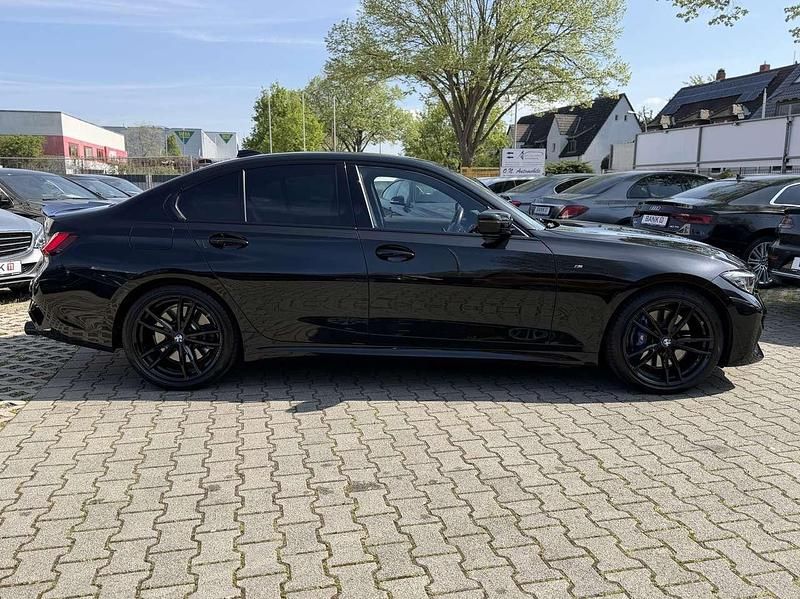 Gebraucht BMW 330 M Sport 258 PS (189 kW) 2021 Black sapphire metallic Limousine