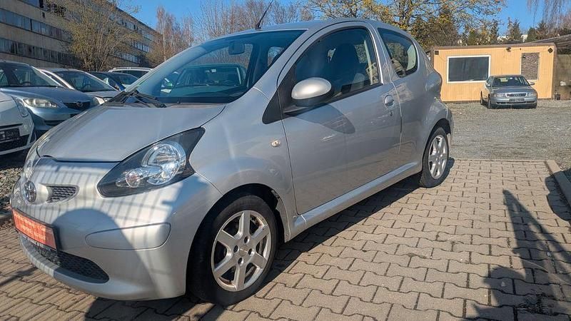 Gebraucht Toyota Aygo Cool 68 PS (50 kW) 2006 Silber Kleinwagen