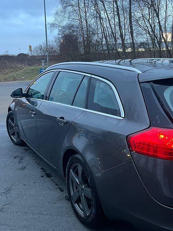 Gebraucht Opel Insignia Edition 131 PS (96 kW) 2010 Grau Limousine