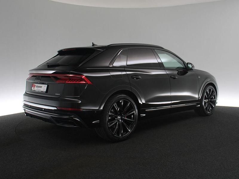 Gebraucht Audi Q8 Competition 286 PS (210 kW) 2023 Mythosschwarz metallic (metallic) SUV