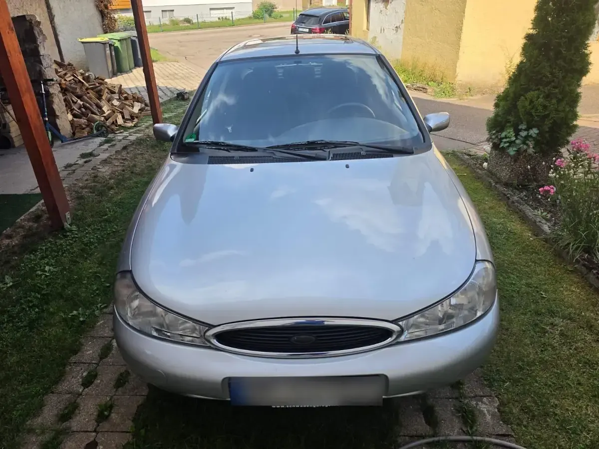 Gebraucht Ford Mondeo 131 PS (96 kW) 1999 Grau Limousine