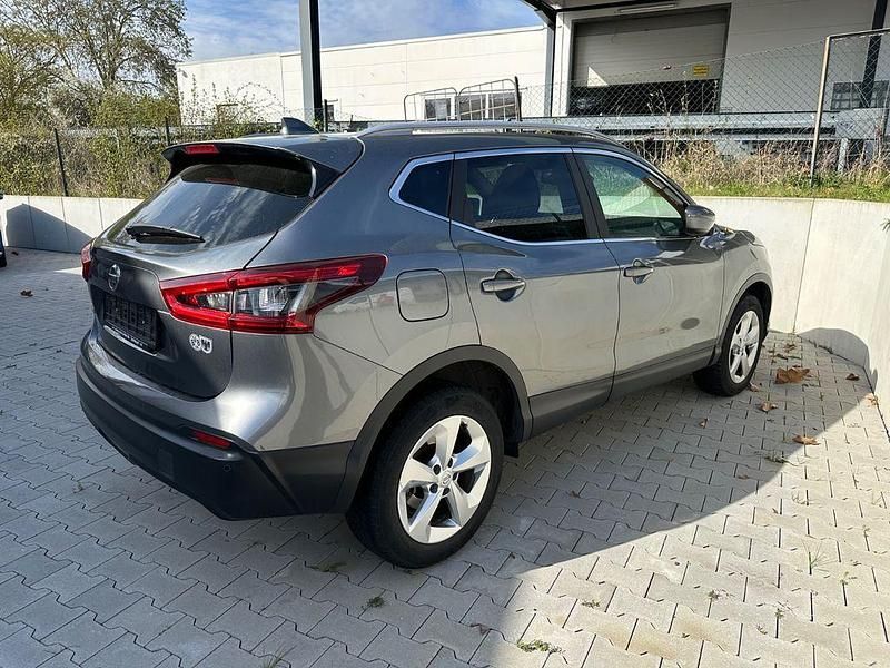 Gebraucht Nissan Qashqai Acenta 116 PS (85 kW) 2017 Grau SUV