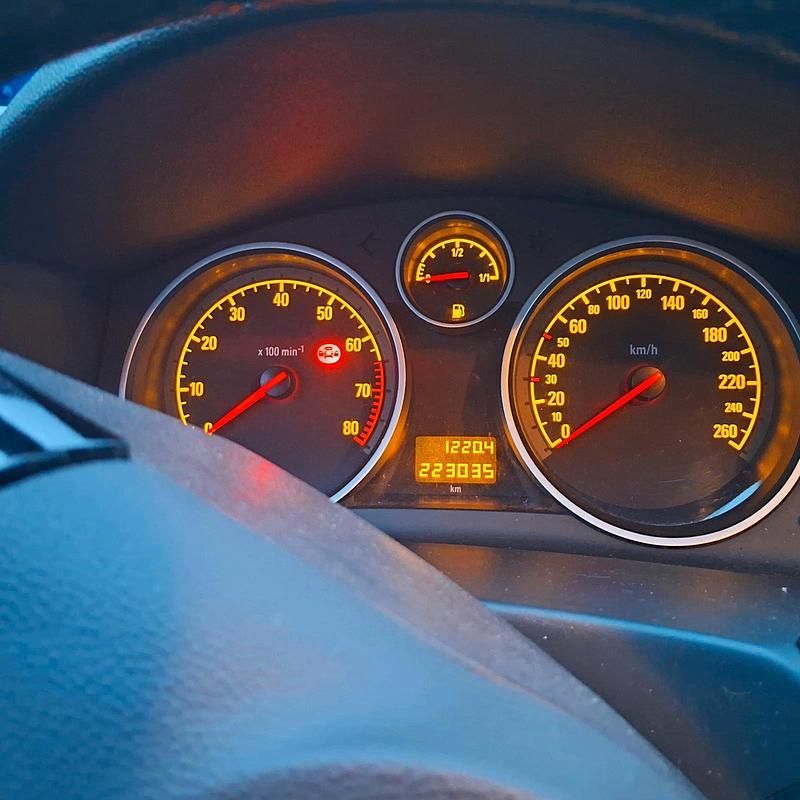 Gebraucht Opel Astra GTC 115 PS (84 kW) 2010 Schwarz Coupé