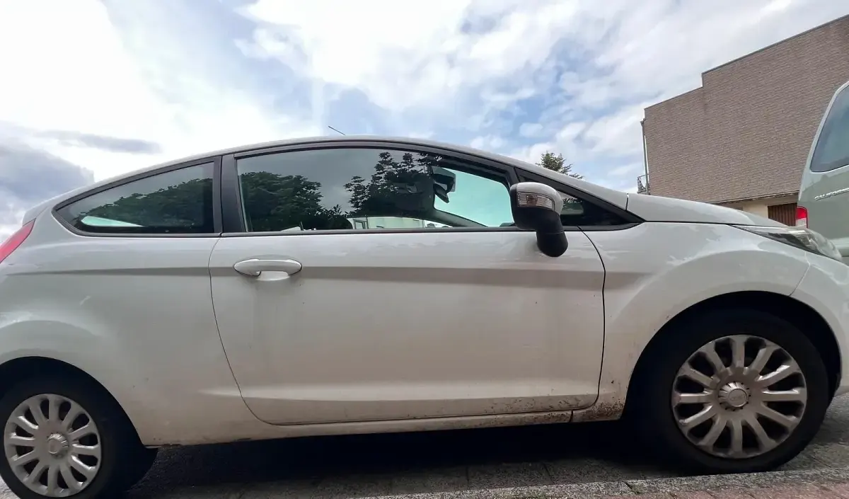 Gebraucht Ford Fiesta 65 PS (47 kW) 2013 Weiß Kleinwagen