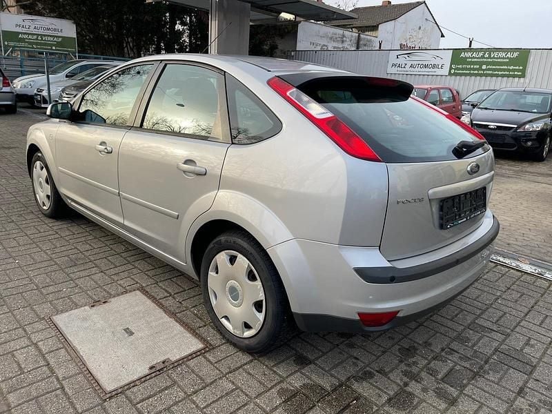 Second-hand Ford Focus Style 145 CP (106 kW) 2007 Argintiu Break