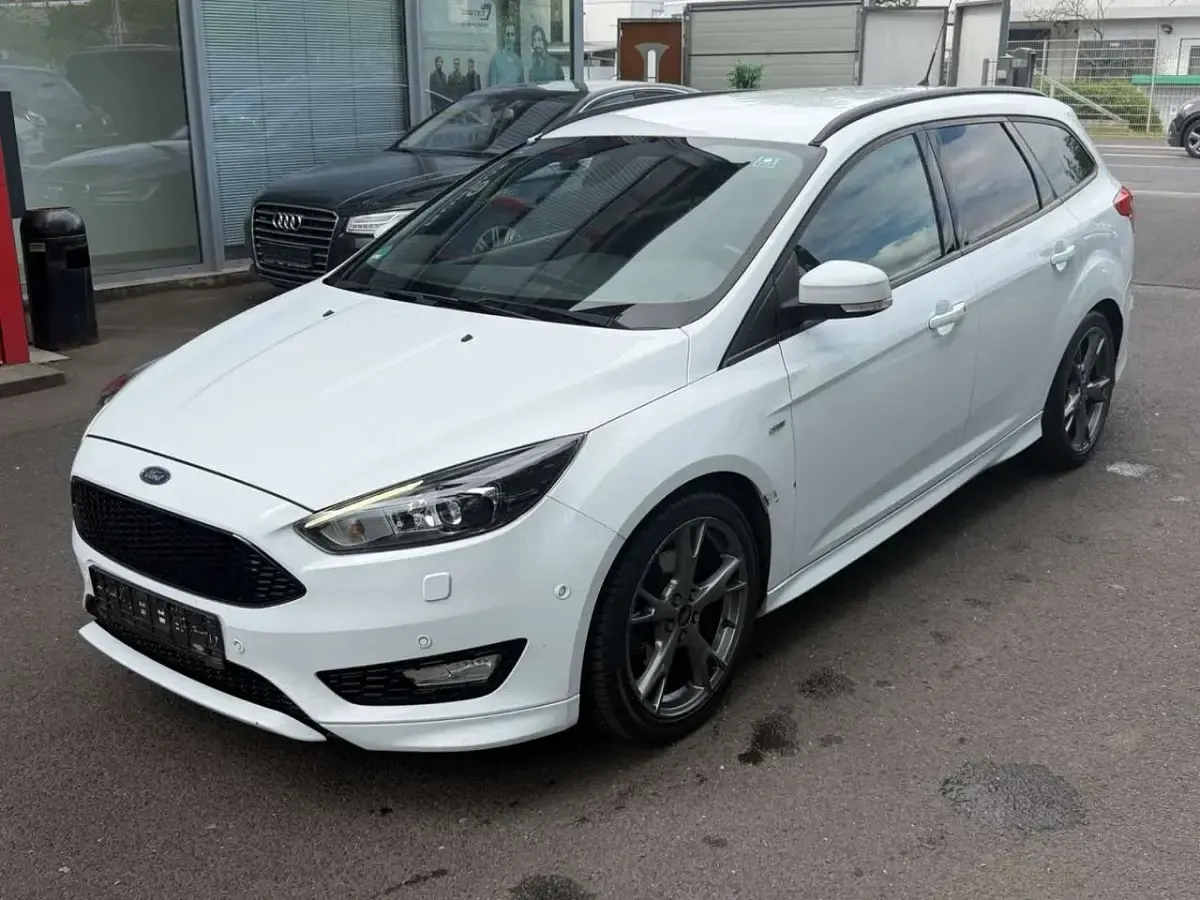 Usado Ford Focus ST-Line 150 CV (110 kW) 2017 Blanco Familiar