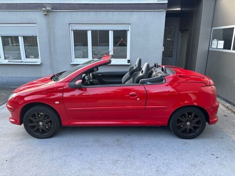 Gebraucht Peugeot 206 CC Sport 109 PS (80 kW) 2005 Rot Cabrio