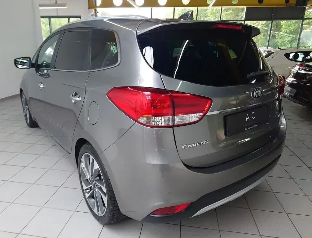 Gebraucht Kia Carens Spirit 141 PS (103 kW) 2017 Silber Van / Kleinbus