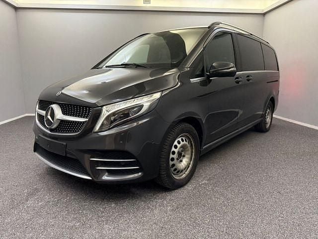 Graphitgrau Gebraucht 2022 Mercedes V300 AMG line Van / Kleinbus | 47.999 € (Superpreis) - Bild 1/4
