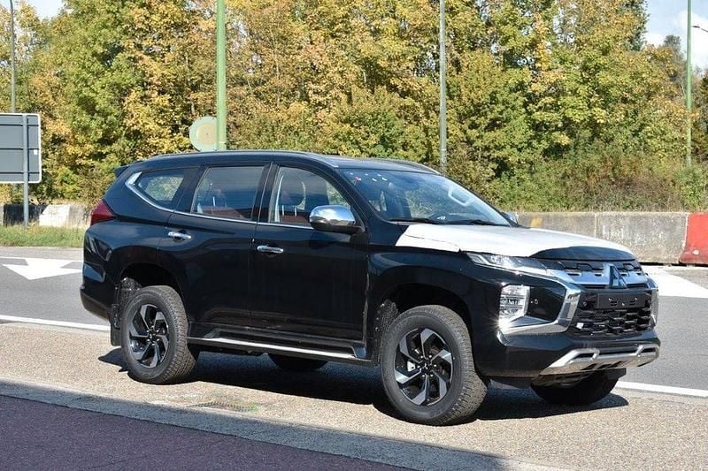 Schwarz Neu 2025 Mitsubishi Pajero SUV | 33.500 € - Bild 1/4