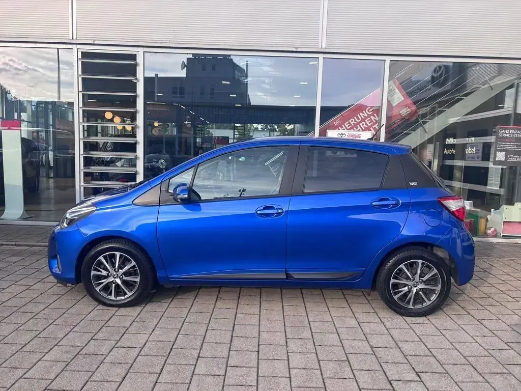 Gebraucht Toyota Yaris Club 111 PS (81 kW) 2019 Blau Limousine