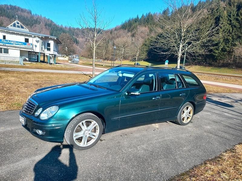 Grün Gebraucht 2008 Mercedes E220 Avantgarde Kombi | 4.000 € (Guter Preis) - Bild 1/4