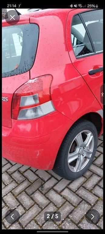 Gebraucht Toyota Yaris Cool 101 PS (74 kW) 2010 Rot Kleinwagen