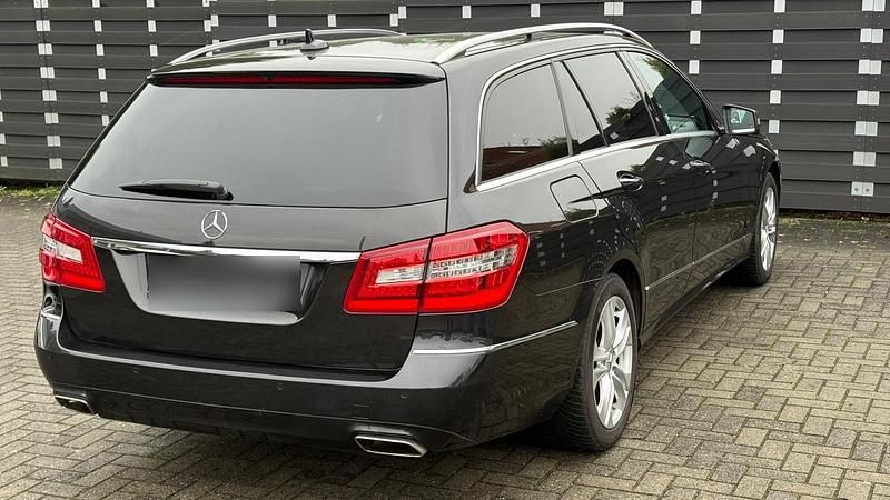 Gebraucht Mercedes E500 387 PS (284 kW) 2010 Schwarz Kombi
