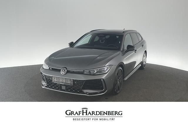 Grau Gebraucht 2024 VW Passat R-line Limousine | 42.990 € (Fairer Preis) - Bild 1/4