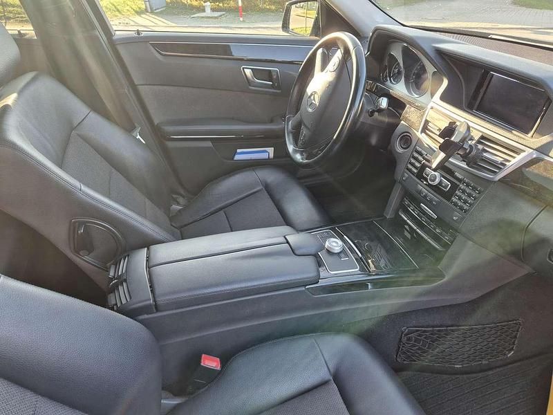 Gebraucht Mercedes E220 170 PS (125 kW) 2012 Schwarz Kombi