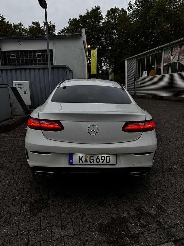 Gebraucht Mercedes E200 184 PS (135 kW) 2018 Weiß Coupé