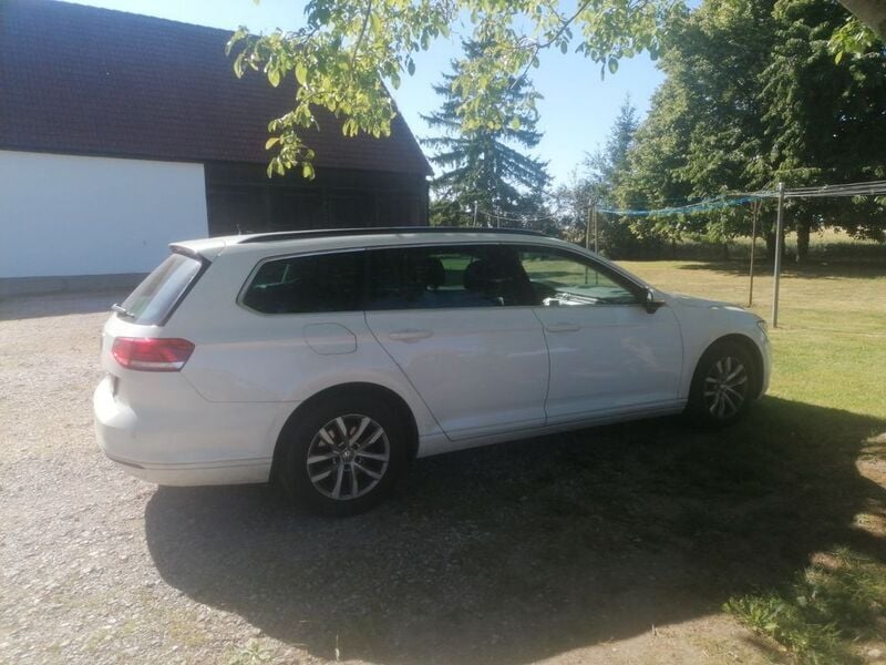 Weiß Gebraucht 2019 VW Passat Comfortline Kombi | 13.000 € (Guter Preis) - Bild 1/2