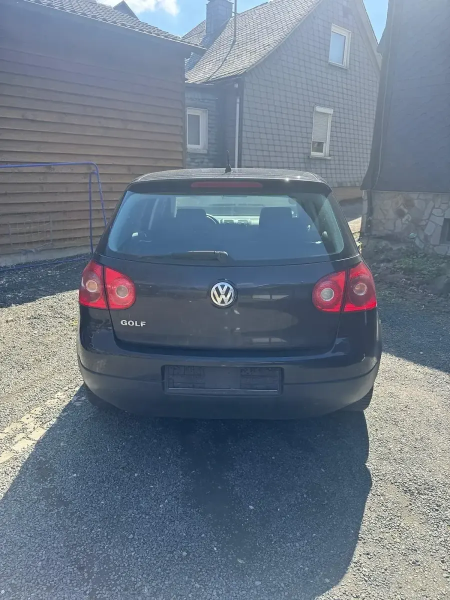 Gebraucht VW Golf V 102 PS (75 kW) 2005 Schwarz Kleinwagen