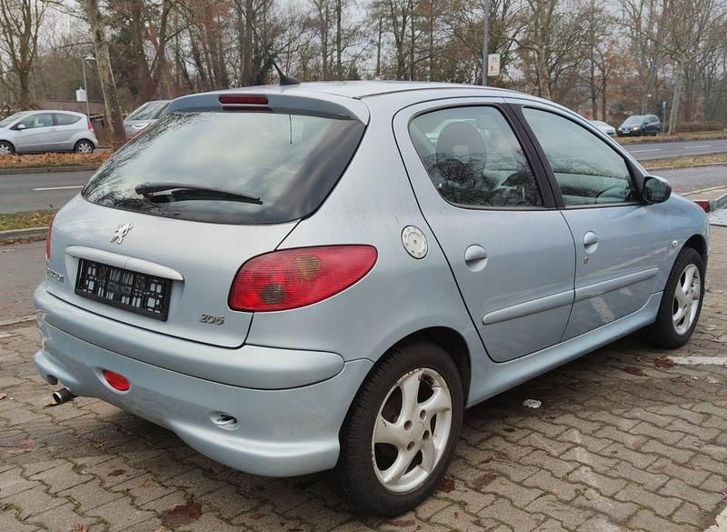 Gebraucht Peugeot 206 Tendance 75 PS (55 kW) 2007 Blau Limousine